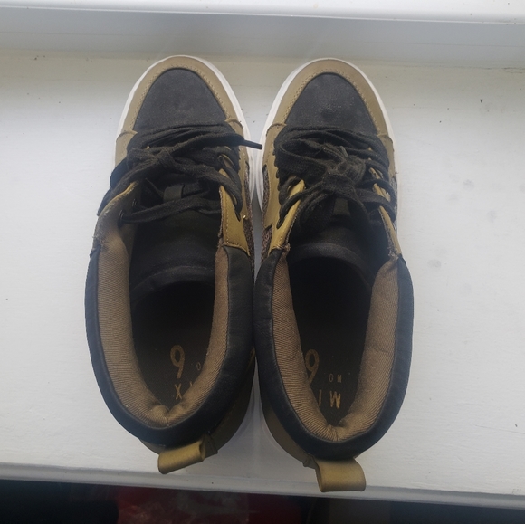 Shoe - Picture 4 of 5